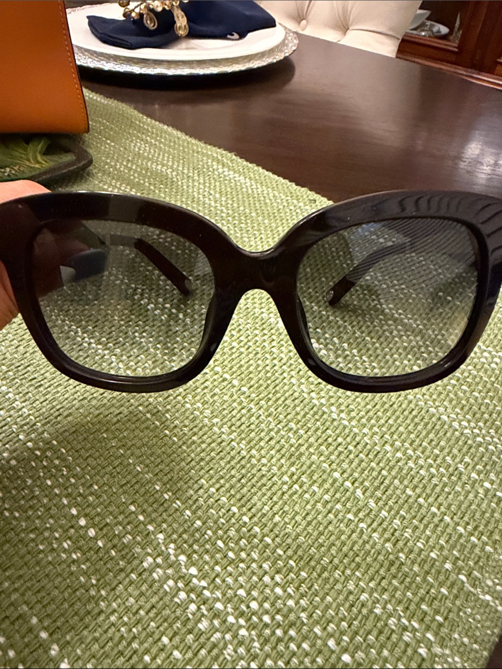 LOUIS VUITTON CLASSIC  Black Women's Sunglasses
